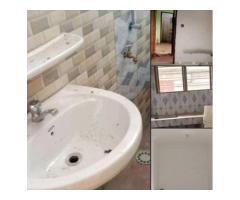 Deux chambre salon sanitaire à Womey yenandjro