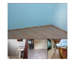 une chambre salon sanitaire à couloir au 1er etage, à Womey
