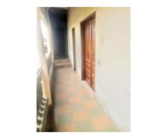 DISPONIBLE UN APPARTEMENT DE 3 CHAMBRES SALON SANITAIRE