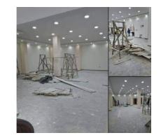 un grand bureau-hall d'une dimension 320m2 très bien staffé