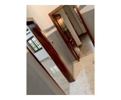DISPONIBLE A GODOMEY UN APPARTEMENT DE 2 CHAMBRES SALON SANITAIRE,STAFFÉ ET PROPRE