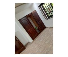 DISPONIBLE A GODOMEY UN APPARTEMENT DE 2 CHAMBRES SALON SANITAIRE,STAFFÉ ET PROPRE