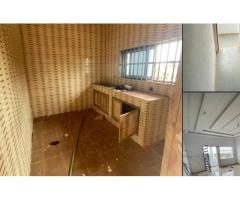 Une appartement de deux chambre salon sanitaire