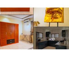 appartement meublé de 2 chambres – salon climatisé, avec douche externe