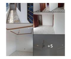 appartement de deux chambres salon sanitaires dallées