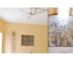 BOUTIQUE / ATELIER / BUREAU EN ANGLE RUE AVEC BRASSEUR