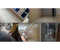 un appartement de deux chambres salon sanitaire dalle staffé