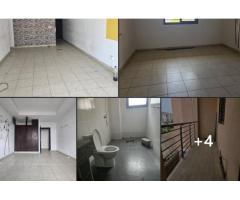 un appartement de 2pièces au 1er étage avec Douche