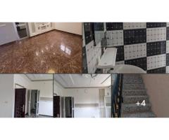 UN APPARTEMENT DE *02 CHAMBRES SALON PETIT BALCON CUISINE*