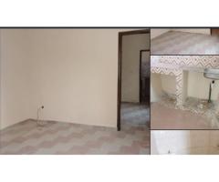 Chambre salon sanitaire à calavi Aïdegnon non loin de pacifique Motel. 05 ménages