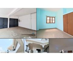 UN APPARTEMENT COMPOSÉ DE 3 CHAMBRES SALON WCD CUISINE INTERNE
