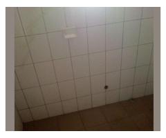 une chambre salon a: -nyekonakpoe 20000