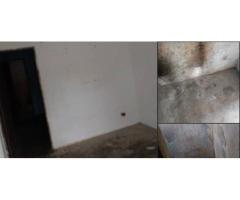 UNE CHAMBRE SALON ORDINAIRE DE 17000f BIEN PLAFONNÉ
