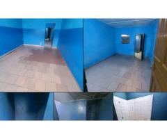 Chambre salon sanitaire disponible non loin du pavé ICC et de l’école Le Savoir.