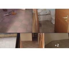 une chambre salon dallée au premier étage bien propre
