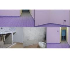 une chambre salon sanitaire staffé peinturé à couloir 30mille très propre bien vaste