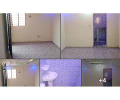 une nouvelle construction d'entrer coucher sanitaire staffée avec jeux de lumière