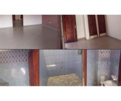 UNE CHAMBRE SALON SANITAIRE STAFF AVEC VÉRANDA