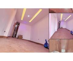 Une Boutique ou Bureaux interne terrasse bien propre