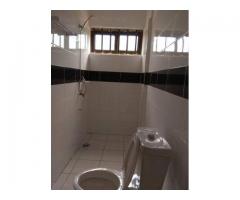 Un Immeuble 3 Appartements en baies vitrées de Chambre Salon Wcd Cuisine Interne