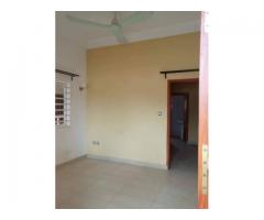 location un appartement d'une chambre salon sanitaire Sis à Calavi Bakhita