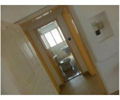 Disponible à fidjrosse Deux chambres salon. Une douche Au 1er étage