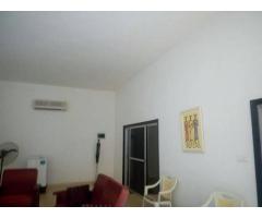 A LOUER UN GRAND PALAIS A CALAVI C'est sur 4000m2 soit 8 parcelles ensemble