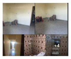 une superbe chambre salon sanitaire hyper propre