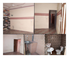 chambre salon sanitaire propre vaste staffée à couloir