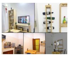un bel appartement meuble dune deux-pieces avec un decor artistique