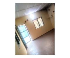 DISPONIBLE UNE VASTE CHAMBRE SALON SANITAIRE A AGLA